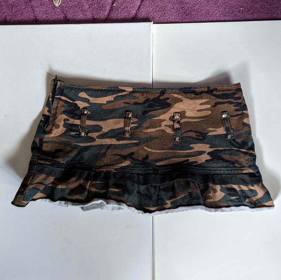 Lip Service y2k denim camouflage army mini skirt with ruffle bottom - Picture 4 of 6